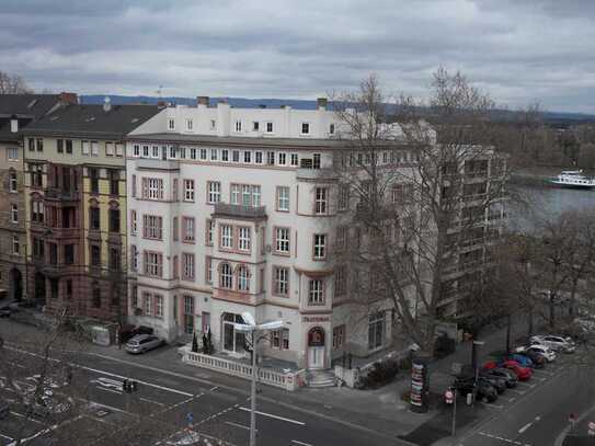 Restaurant in Bestlage mit Außenbereich