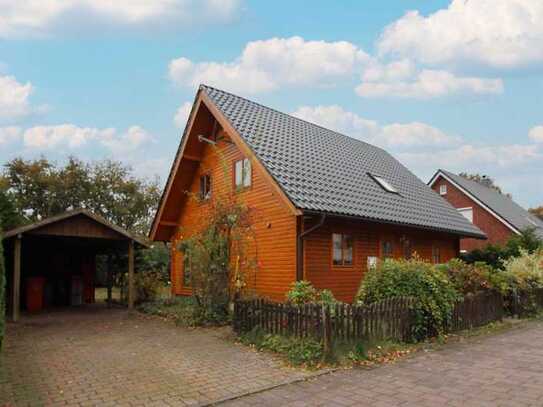 Charmantes Holzhaus mit sonnigem Garten & Carport – zentrale Lage und ideale Familienfreundlichkeit