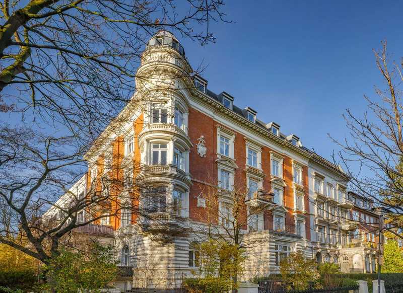 Penthouse in Adresslage. 2-Zimmer mit Option auf 3 Zimmer. Balkon, Küche, Vollbad & Kamin