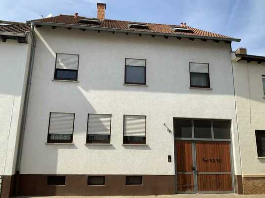 Altlußheim: Neu renovierte 2,5 ZKB Wohnung in ruhiger Lage!