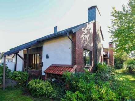 Familientraum: EFH mit großem Wohnzimmer, Garten/Wintergarten, Garage sowie Carport in ruhiger Lage