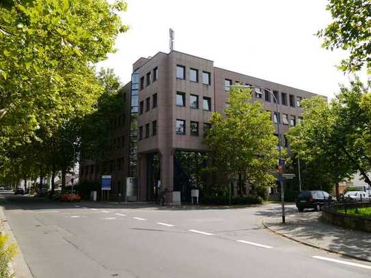 Schöne und helle, große Bürofläche in Neu-Isenburg (2. OG links)