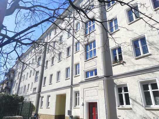 Friedrichshain: Eleganter Altbau mit grünem innenhof und zentraler Lage