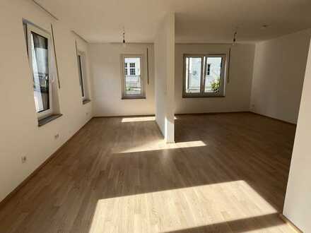 Moderne 1-Zimmer-EG-Wohnung mit gehobener Innenausstattung mit Terrasse und EBK in Schwabach