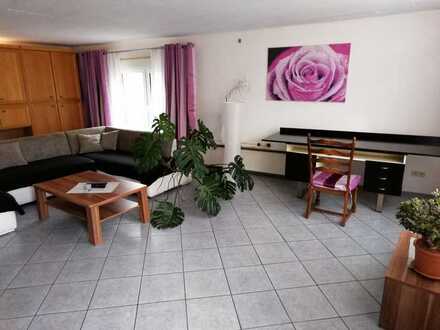 Ideal für eine Person, helle ,möblierte Wohnung in der Nähe vom Flughafen-Hahn
