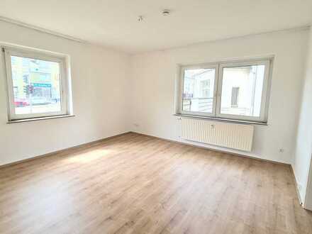 Renovierte 2,5 Raum Erdgeschoss-Wohnung! Weißes Bad!