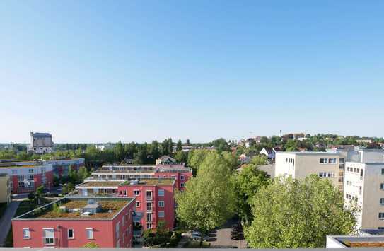 Außergewöhnlicher Weitblick. Zwei Balkone. Abgeschlossene Küche – Wohntraum über den Dächern Dachaus