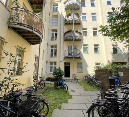 Beliebte Straße, schön sanierter Altbau: Kapitalanlage in Friedrichshain