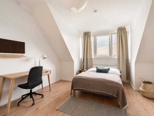 Zimmer Martin Room 1 Mighty+