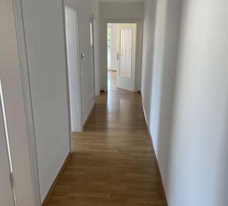 Helle renovierte 3-Zimmer-Wohnung mit Balkon im 1. Stock in Aschaffenburg Leider