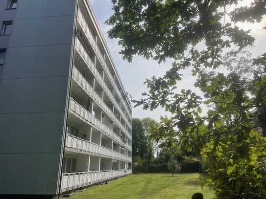 2 1/2 -Zimmer-Wohnung
mit Balkon und Fahrstuhl
im Herzen von Schenefeld