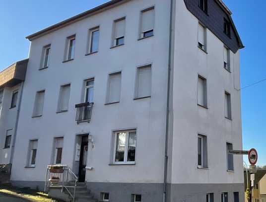 Charmantes 2-Familienwohnhaus in Schwalbach-Elm – Modernisiert mit Potenzial