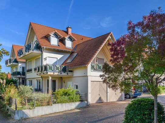 GROßZÜGIGE OBERGESCHOSSWOHNUNG - AUFZUG - GARAGE