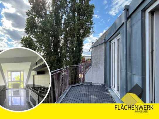 FREIE 2-Zi.-Dachgeschosswohnung mit großem Balkon & TG-Stellplatz