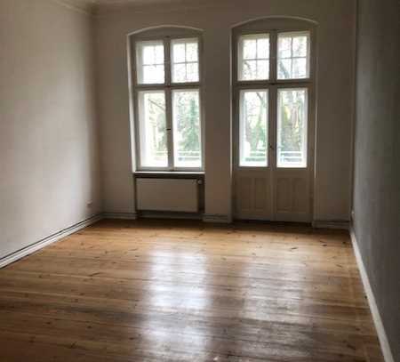 Entwicklungspotenzial: Lankwitz: Prachtvoller Eck Altbau, Loggien/ Balkone! 4 freie Wohnungen!