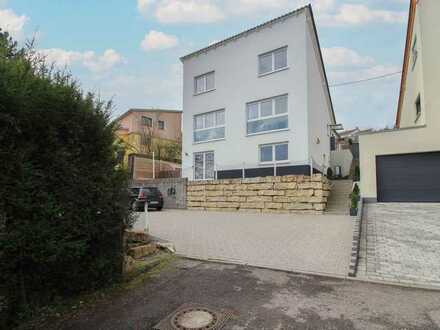 Gehobenes Zuhause: Hochwertig ausgestattetes EFH mit wundervollem Ausblick