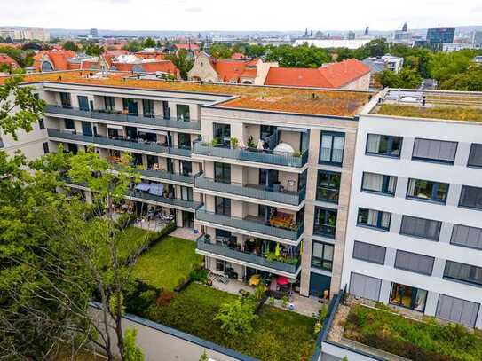 Hoch oben mit großem Balkon und Blick ins Grüne. Neubau in ruhiger zentraler Lage der Südvorstadt.