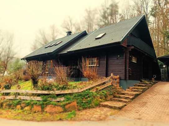 Wunderschönes Blockhaus im Wald