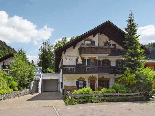 Exklusives Immobilienangebot: 7 Einheiten und 8 Tiefgaragenstellplätze in Oberstdorf-Tiefenbach