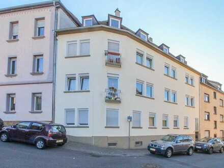 Großzügig geschnittene Dachgeschosswohnung im Zentrum von Neunkirchen