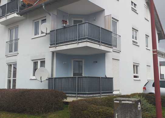 Freundliche 3-Zimmer-EG-Wohnung mit Einbauküche und Balkon in Schüttringer Straße, Siegelsbach