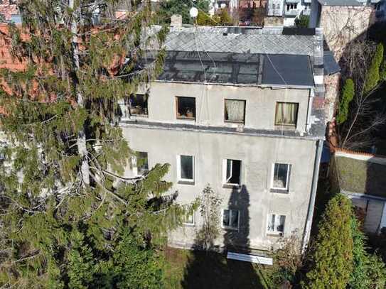 Mehrfamilienhaus in Top Lage mit viel Grundstück und Nebengelass