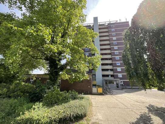 Modernisierte Erdgeschosswohnung mit Dusche in einem gepflegten Hochhaus zu vermieten!