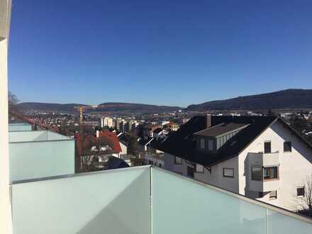 Neuwertig - 117 qm riesige Wohnküche mit Balkon in Südwestlage