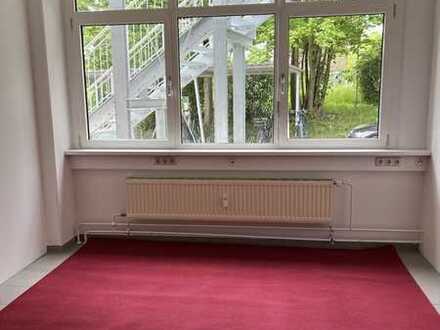 Einzelbüro in Bürogemeinschaft mit Besprechungsraum