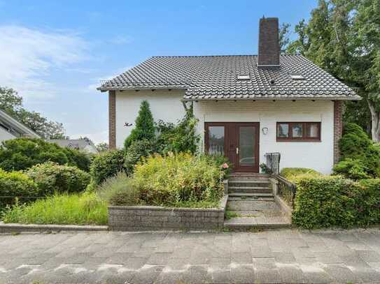 Bremen-Vegesack: Zweifamilienhaus mit Garten, Garage, Terrasse und Balkon in guter Lage