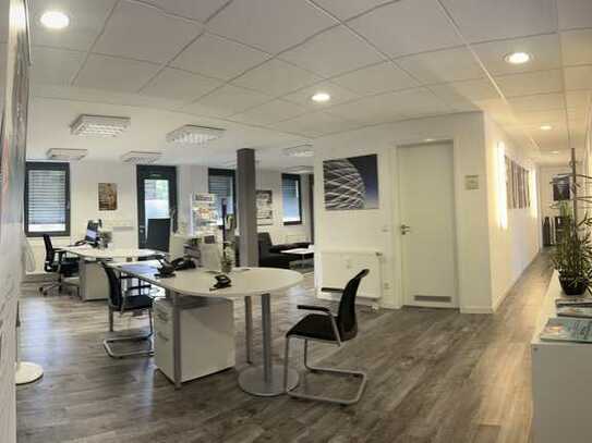 Büro- / Praxisräume mit 156 m² in Top-Innenstadtlage; 6 einzelne Räume und großer Empfangsbereich