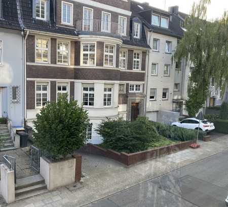 Sanierte gemütliche 2-Zimmer-DG-Wohnung in Holsterhausen/Rüttenscheid