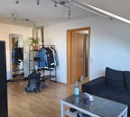 Kleine 2 Zimmer-Dachgeschosswohnung in Mühlheim