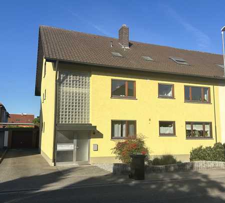 Stilvolle 4-Raum-DG-Wohnung in Weingarten (Baden) - WG-geeignet