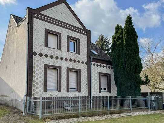 Grünes Wohnen: EFH inkl. Nebengebäude mit großem Gartengrundstück in Zahna-Elster