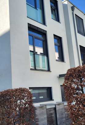 Selten: Modernes Stadthaus in Hamburg-Winterhude – 5 Zimmer, Garten