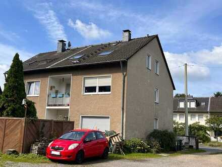 Dachgeschosswohnung in Langenfeld-Richrath mit Carport und Garage