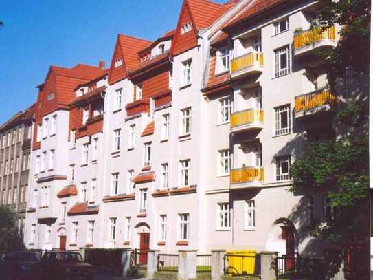 kleine 2 Raum Wohnung mit Loggia