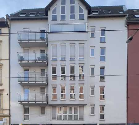 Sachsenhausen Nord: Moderne 4-Zimmerwohnung mit großer Terrasse