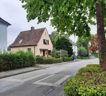 Charmantes renovierungsbedürftiges Haus mit großem Potenzial für Heimwerker