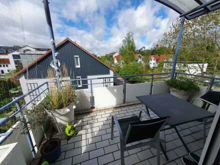 Stilvolle, gepflegte 3-Raum-DG-Wohnung mit Balkon und EBK in Riemerling