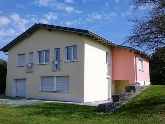 Freistehendes Einfamilienhaus mit Einbauküche, Garten und Garage