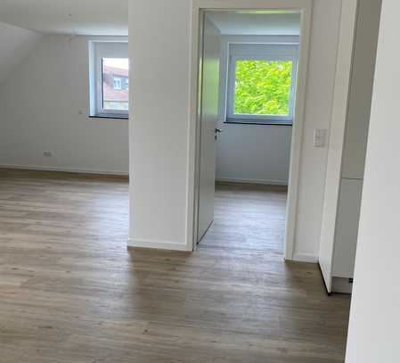 Schöne 3 Zimmer Dachgeschosswohnung mit Balkon