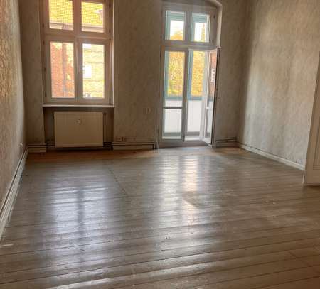 **Renovierungsbedürftige 3-Zimmer-Altbauwohnung für Kreative**