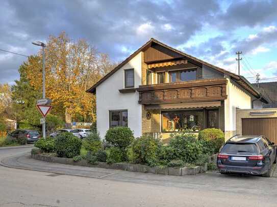 Freistehendes Familienhaus mit Werkstatt, Garage und Garten