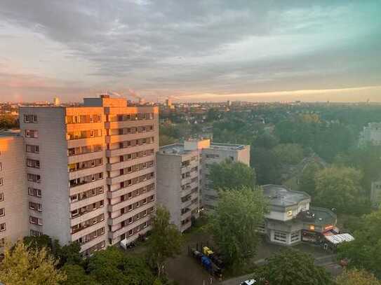 Stilvoll geschnittene 3-Zimmer-Wohnung mit großzügigen, lichtdurchfluteten Räumen und Balkon