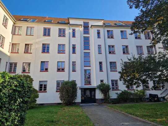 Wohnung in ruhiger und grüner Lage mit 2 Bädern zum freien Bezug