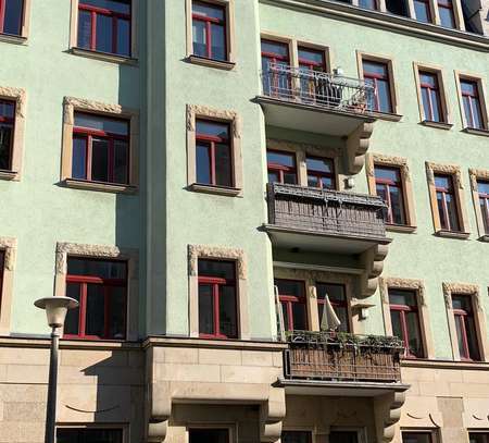 Helle, gut geschnittene 2-Raum-Wohnung mit Einbauküche in Dresden Johannstadt - KM 665,- €