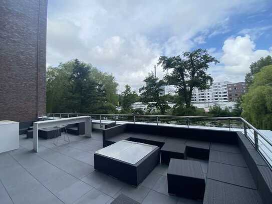 Dachterrasse, Neubauqualität und beste Anbindung an A7 und S-Bahn.