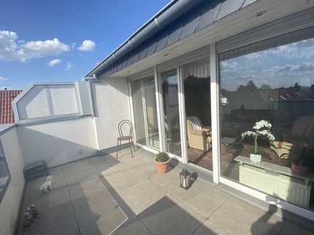 Von Privat: charmante, lichtdurchflutete Dachgeschoss-Wohnung mit großem sonnigen Balkon